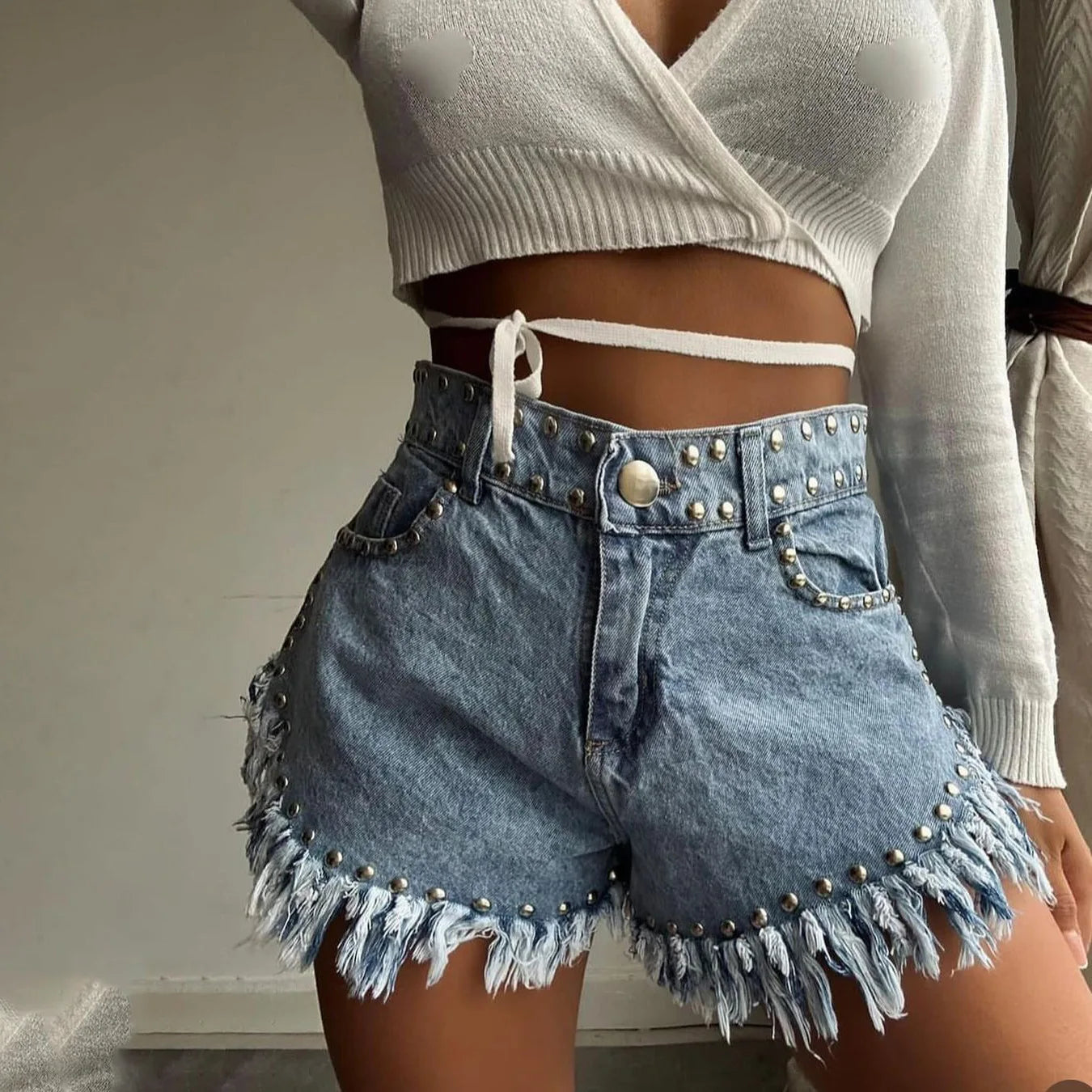 Women's Summer New Vintage Washed Blue Distressed Denim Shorts  High-Waist Straight Leg Slimming Hot Pants with Stylish Raw Hem